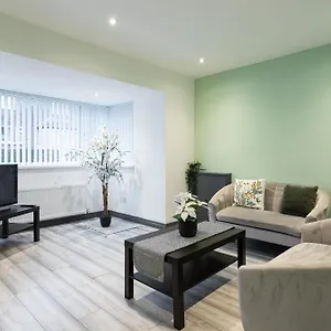 https://fully-refurbished-north-belfast-home-2.belfasthotelsireland.com