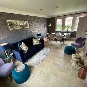 https://cosy-hideaway-in-leafy-lytham.hotelsin-chester.com